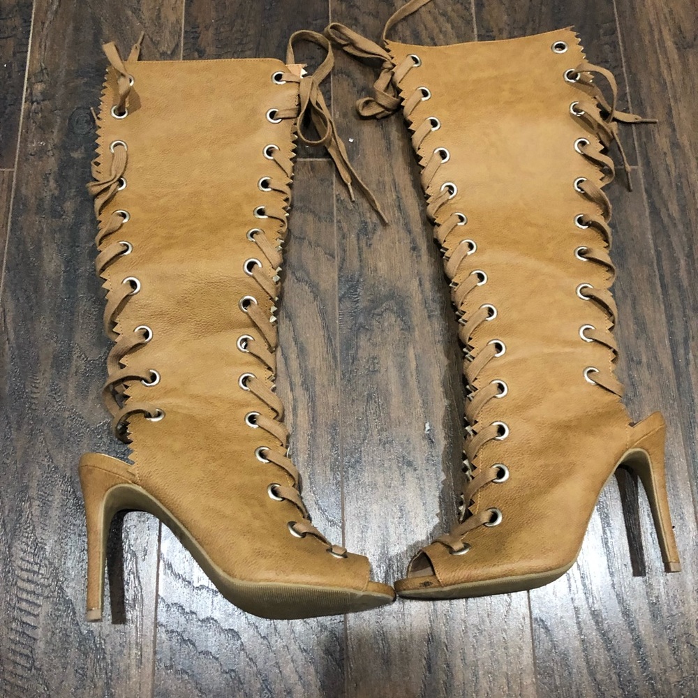 Brown boots Under the knee boots 👢 size US 8